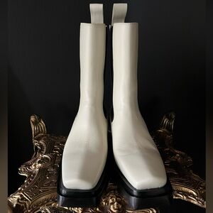 Bottega Veneta Off-White “The Lean” Chelsea boots New!! Size-37.5